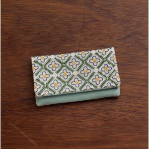 ルシアン LECIEN　cosmo ルシアン 地刺しキット カードケース 赤い花のサンプラー 2307 cosmo