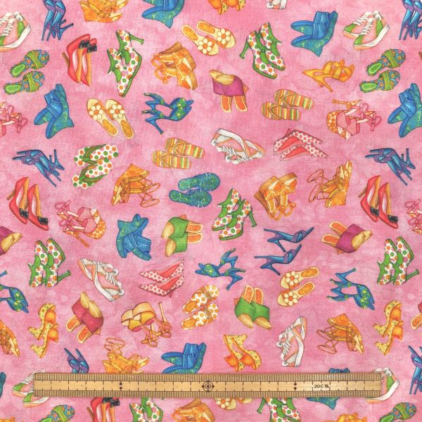  QUILTING TREASURES FABRICS QUILTING TREASURES FABRICS USA1148 SHOE TOSS 50cm×110cm幅 直送 代引北海道沖縄離島不可