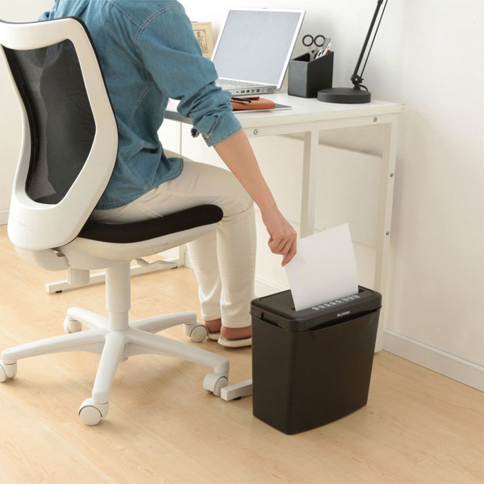  アイリスオーヤマ アイリスオーヤマ P5GCX シュレッダー ブラック A4用紙5枚まで クロスカット